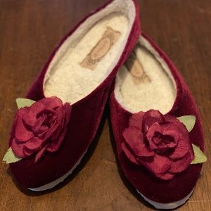 Joyfolie Slippers Size Y2 Worn Once Like New!